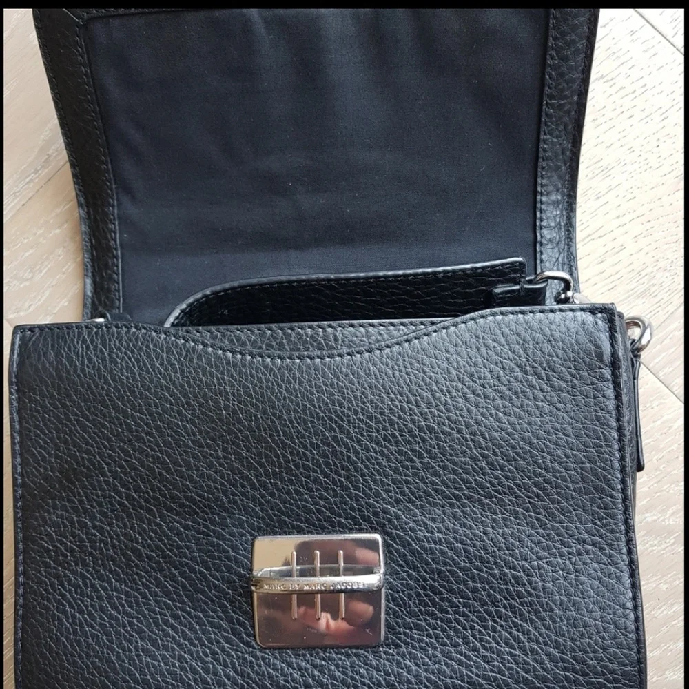 Marc by Marc Jacobs TOP SCHOOLY pebble LEATHER MESSENGER CROSSBODY BAG Black